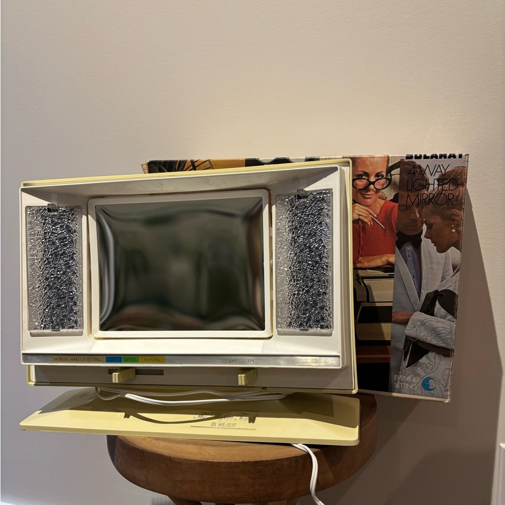 With Box- Solaray Vintage light up 4 settings makeup mirror